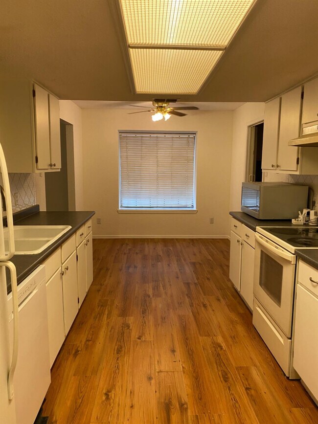 Foto del edificio - 5705 Emory St