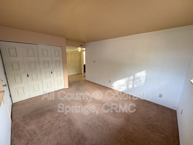 Foto del edificio - 1105 Cree Dr