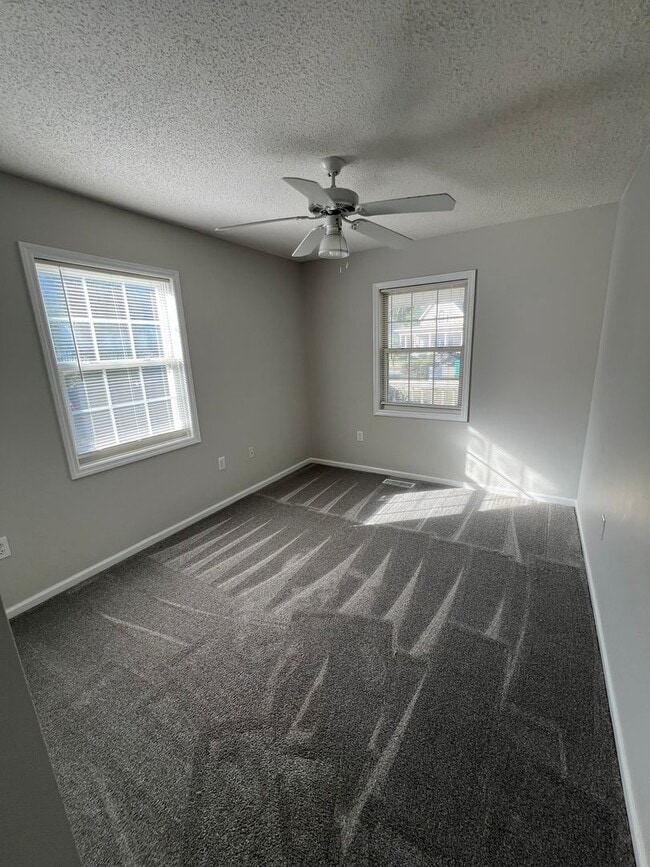 Building Photo - 3 Bedroom 2 Bath House, Turtle Cove Subdiv...