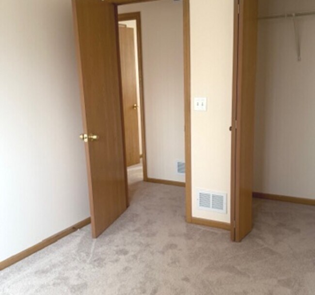 Foto del edificio - 7018 100th St