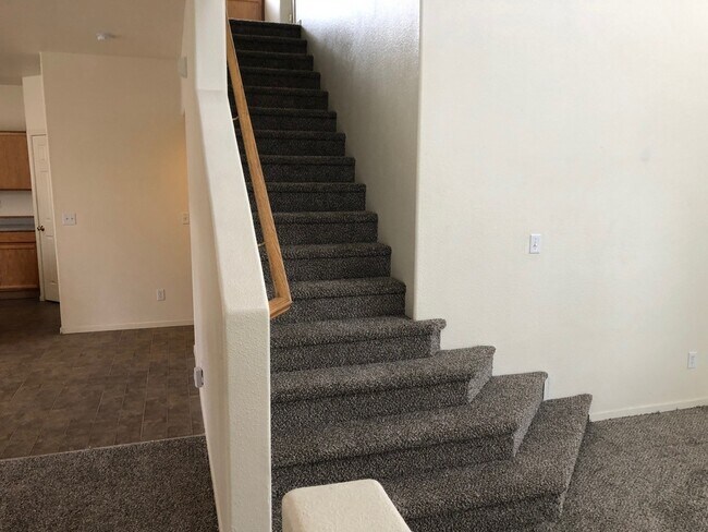 Foto del edificio - 5875 Blue Canyon Dr