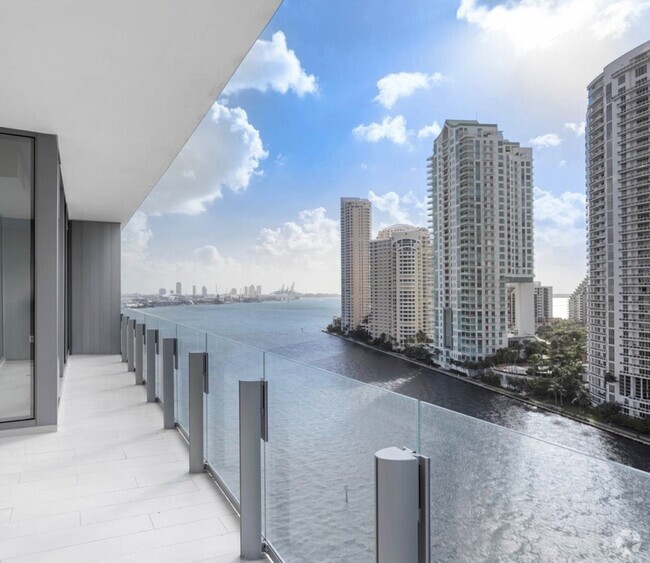 Building Photo - 300 Biscayne Boulevard Way