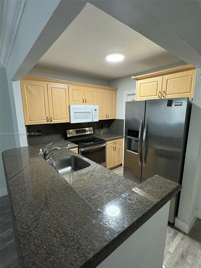 Building Photo - 420 SE 2nd Ave