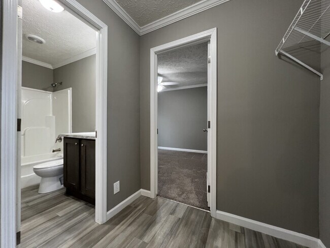 Foto del edificio - 147 W Sourwood Dr