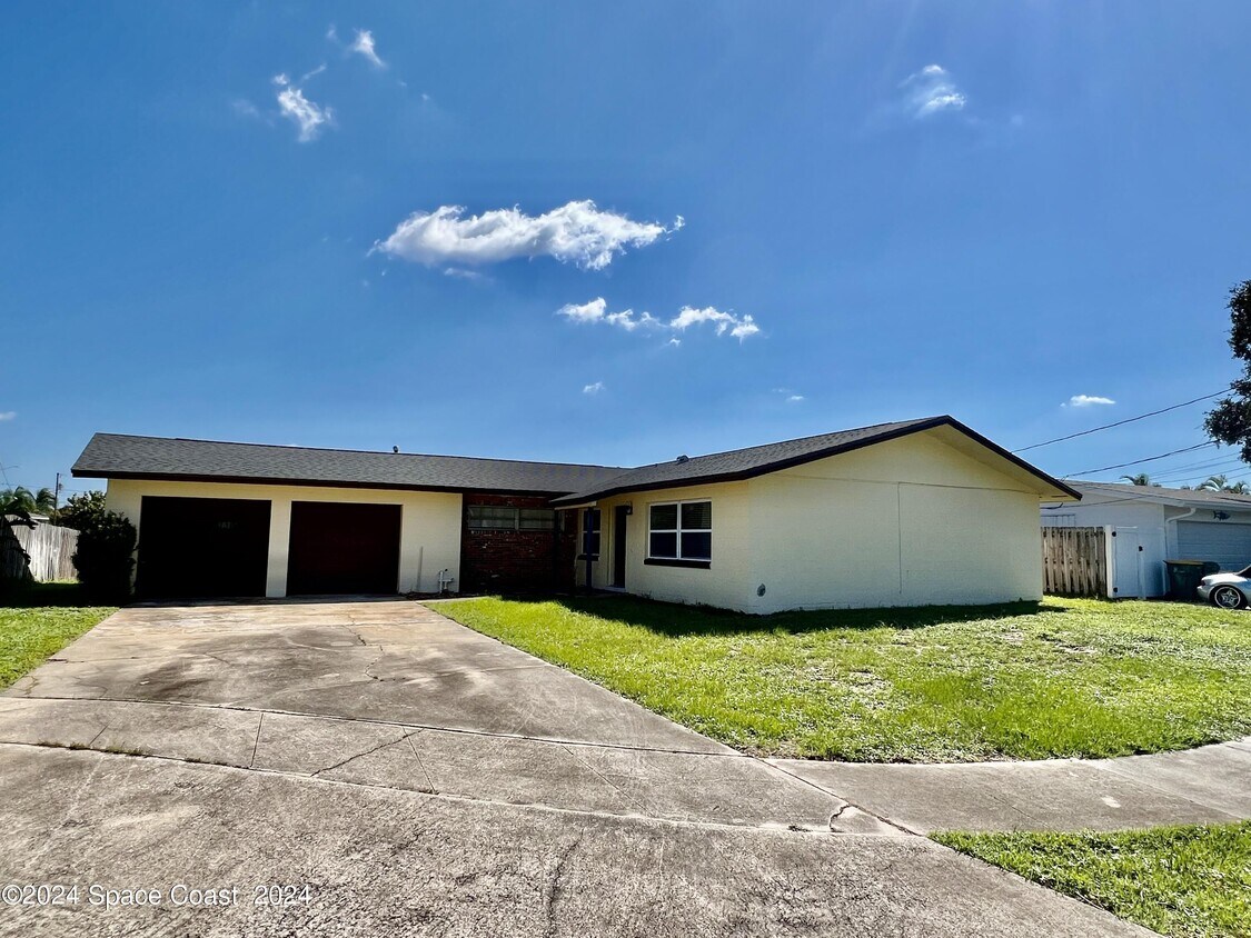 Foto principal - 1570 Tuna St