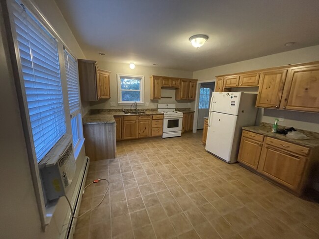 Building Photo - 51 Thorndike Rd