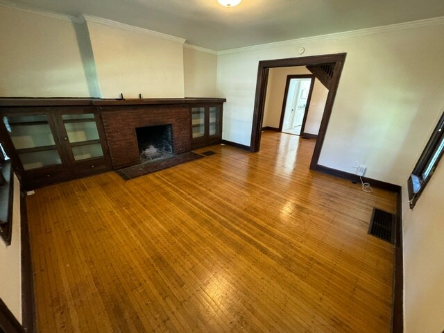 Building Photo - 5138 Broadway St
