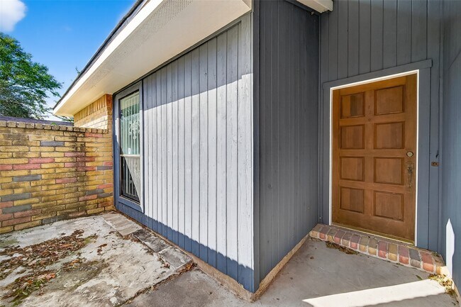 Foto del edificio - 5530 Oak Falls Dr