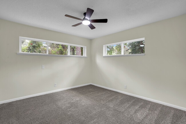 Foto del edificio - 28 Gerald Dr