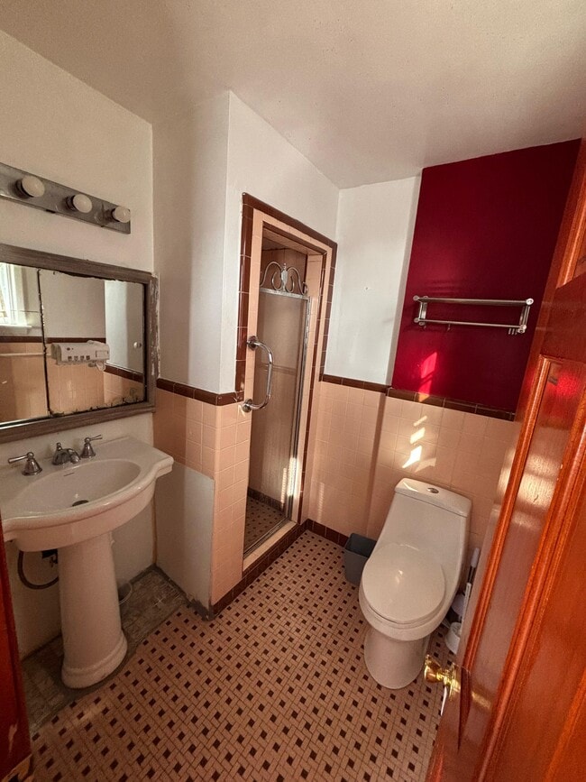 Building Photo - 2306 Napfle St