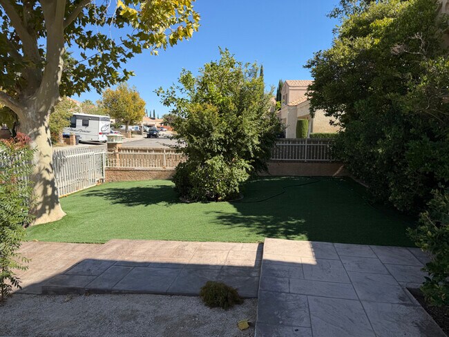 Foto del edificio - 4112 Lexington Ct