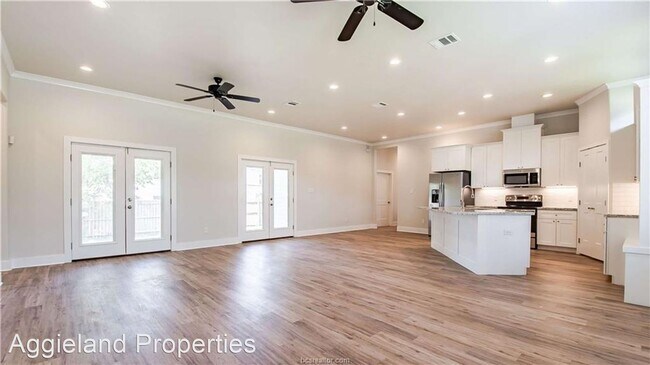 Foto del edificio - 5 br, 5 bath House - 1104 Arizona St