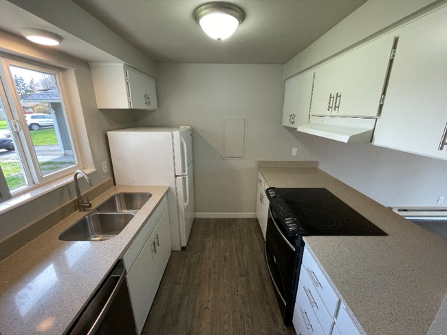 Building Photo - 9729 5th St NE