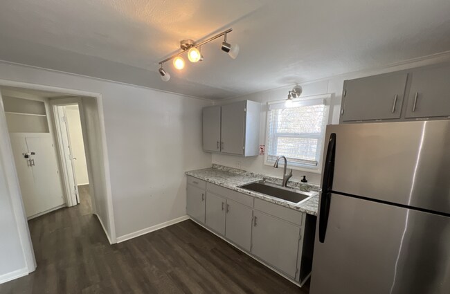Building Photo - Updated 1 Bedroom 1 Bathroom Ranch Home in...