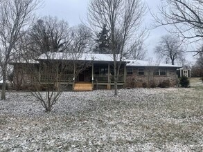 Building Photo - 3801 Seeber Dr