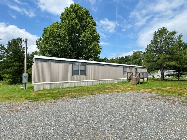 Building Photo - 3 Bedroom 2 Bath Mobile Home