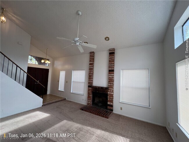 Foto del edificio - 6445 Hartwood Rd