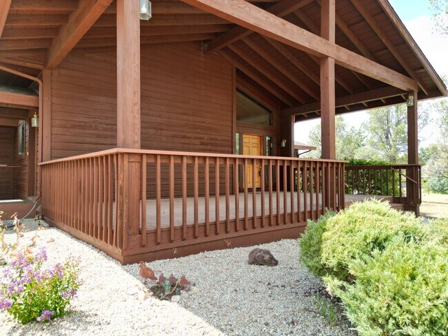Foto del edificio - Custom home on 3 acres in Williamson Valley