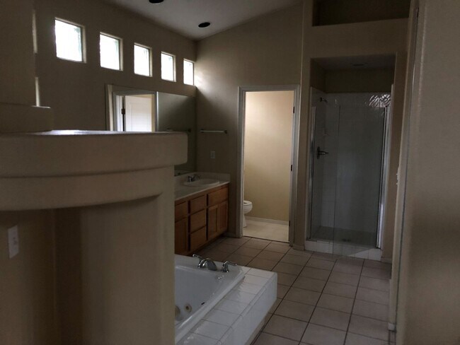 Foto del edificio - SE Visalia home coming soon!!