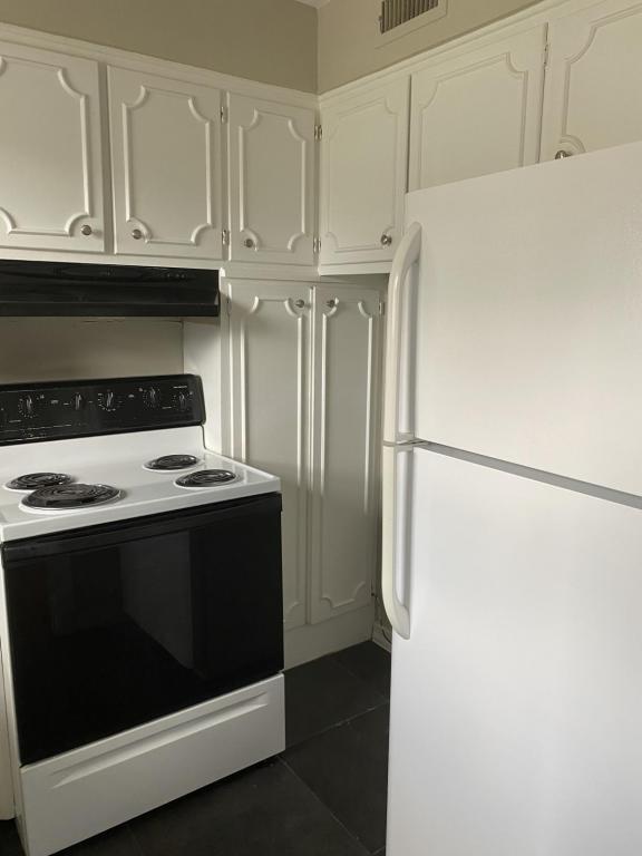 Building Photo - 605 University Ridge Unit 1B