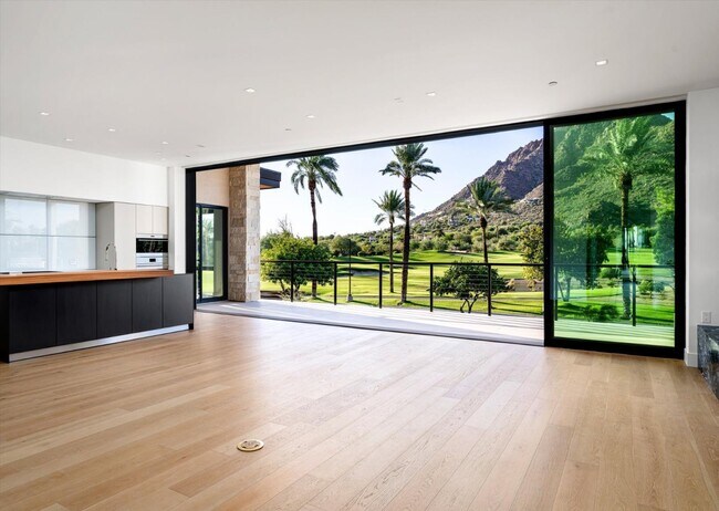 Foto del edificio - 4575 N Phoenician Blvd
