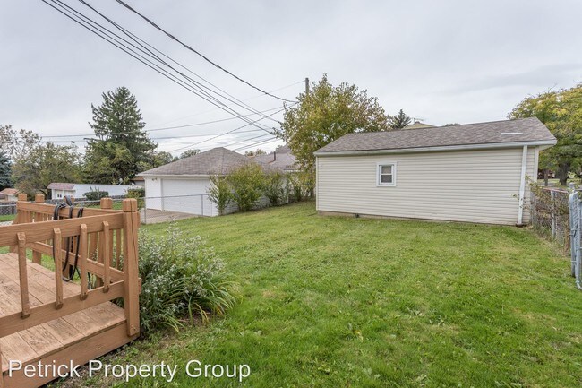 Building Photo - 3 br, 1 bath Apartment - 8285 Reed Ave