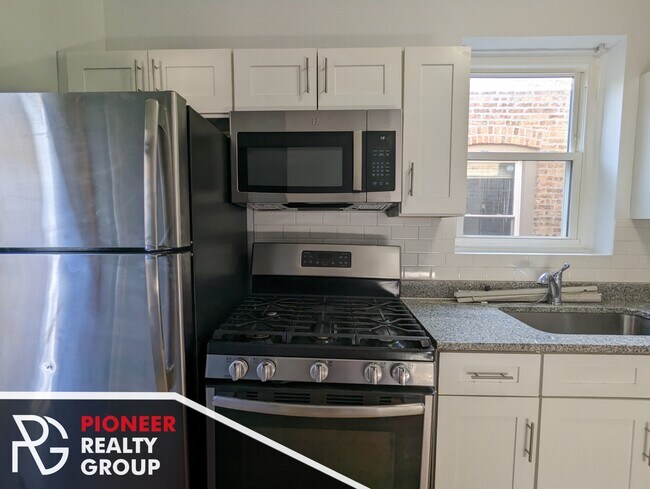 Foto del edificio - 2357 N Drake Ave