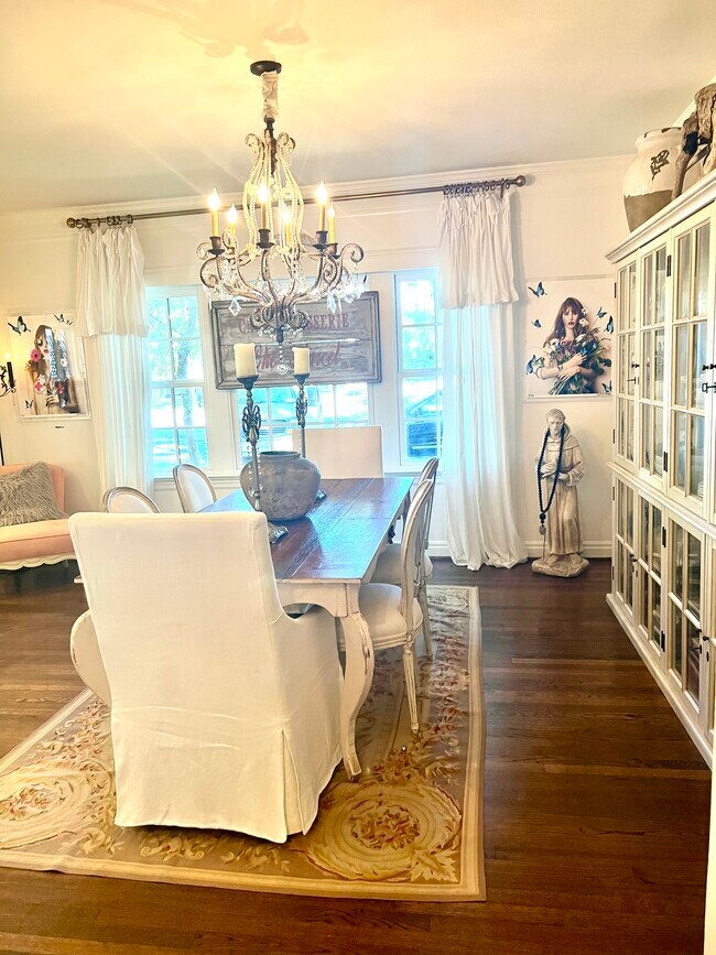 Foto del edificio - 6421 Westchester Dr