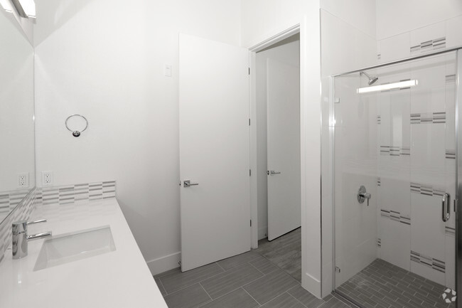 2BR, 2BA - 1135 SF - Seven West DTLA