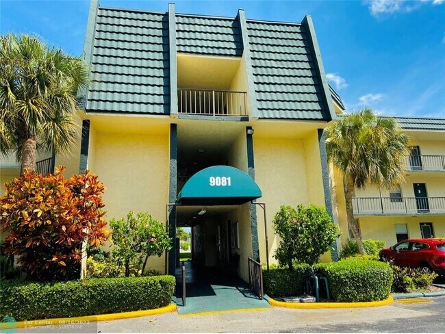 Building Photo - 9081 Lime Bay Blvd