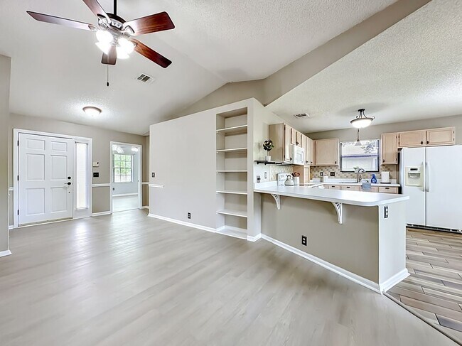 Foto del edificio - 341 Hickory Hollow Dr N