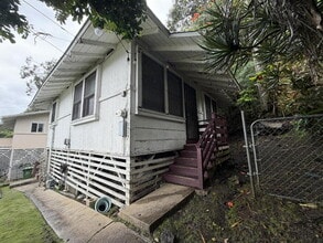 Building Photo - 2434 Waolani Ave