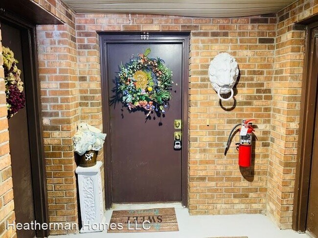 Foto del edificio - 202 Buckingham Ln