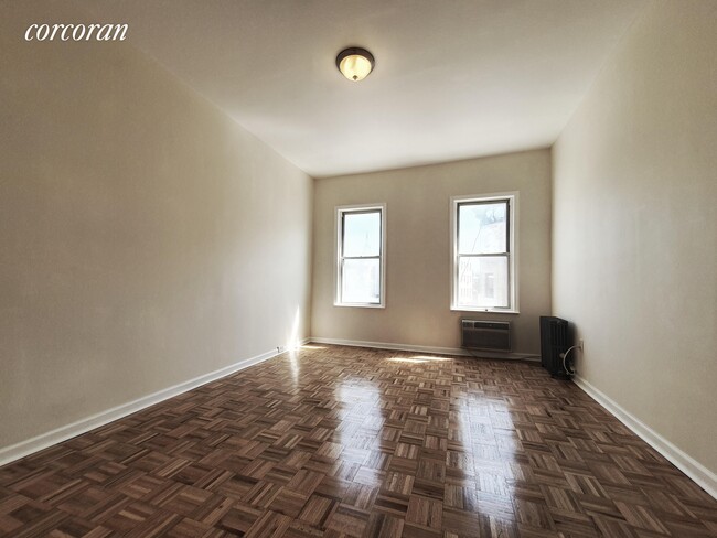 Foto del edificio - 531 Graham Ave