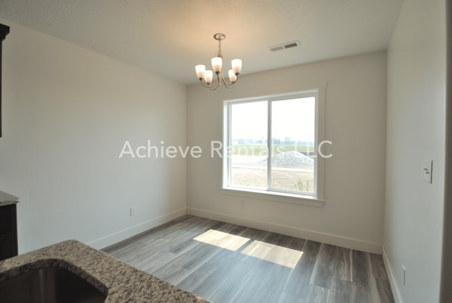 Building Photo - 360 E 2075 N