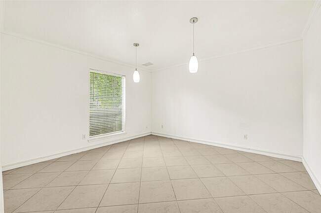 Foto del edificio - 7302 Redding Rd