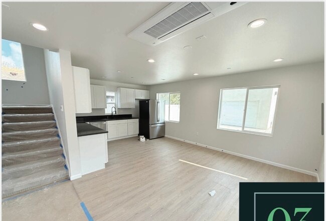Building Photo - 1024 N Pioneer Ave