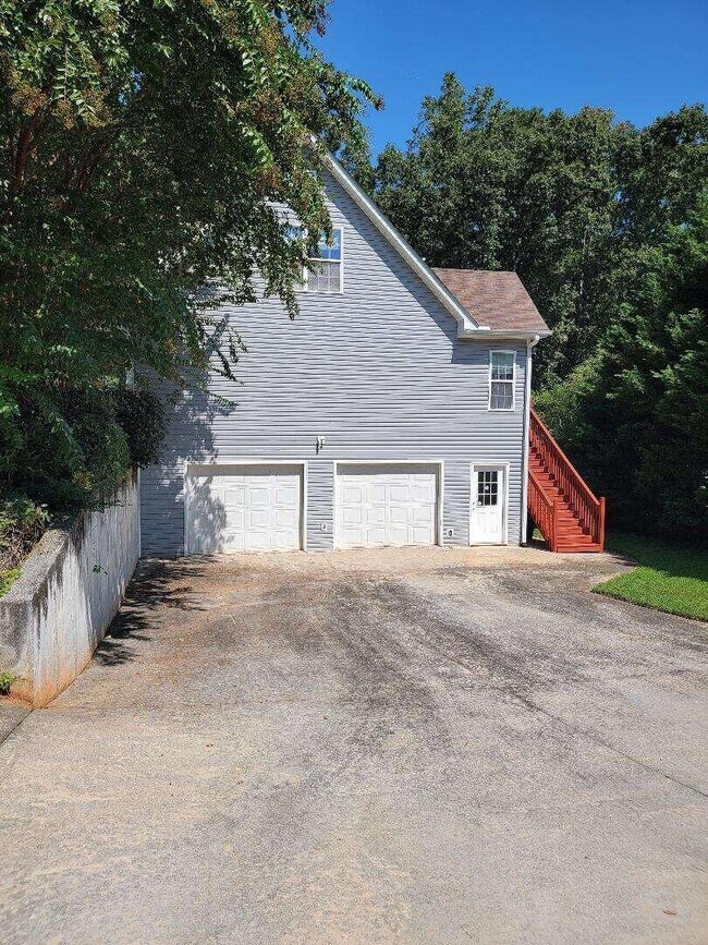 Building Photo - 3860 Sundowner Ct SE
