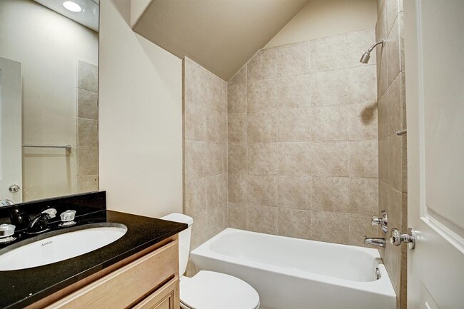 Building Photo - 3824 Center Plaza Dr