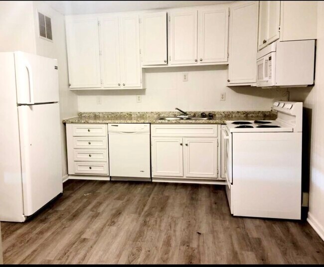 Building Photo - 98 Willarose Dr