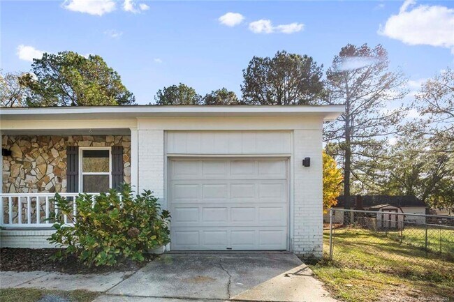 Foto del edificio - 5905 Waterdale Ct