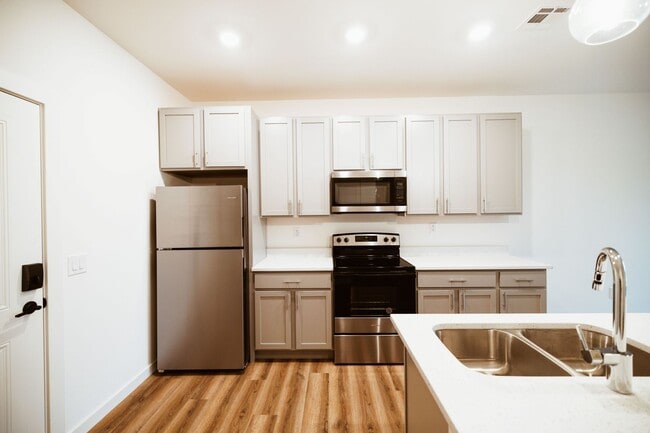Interior Photo - 98 Penn Place - Clubhouse