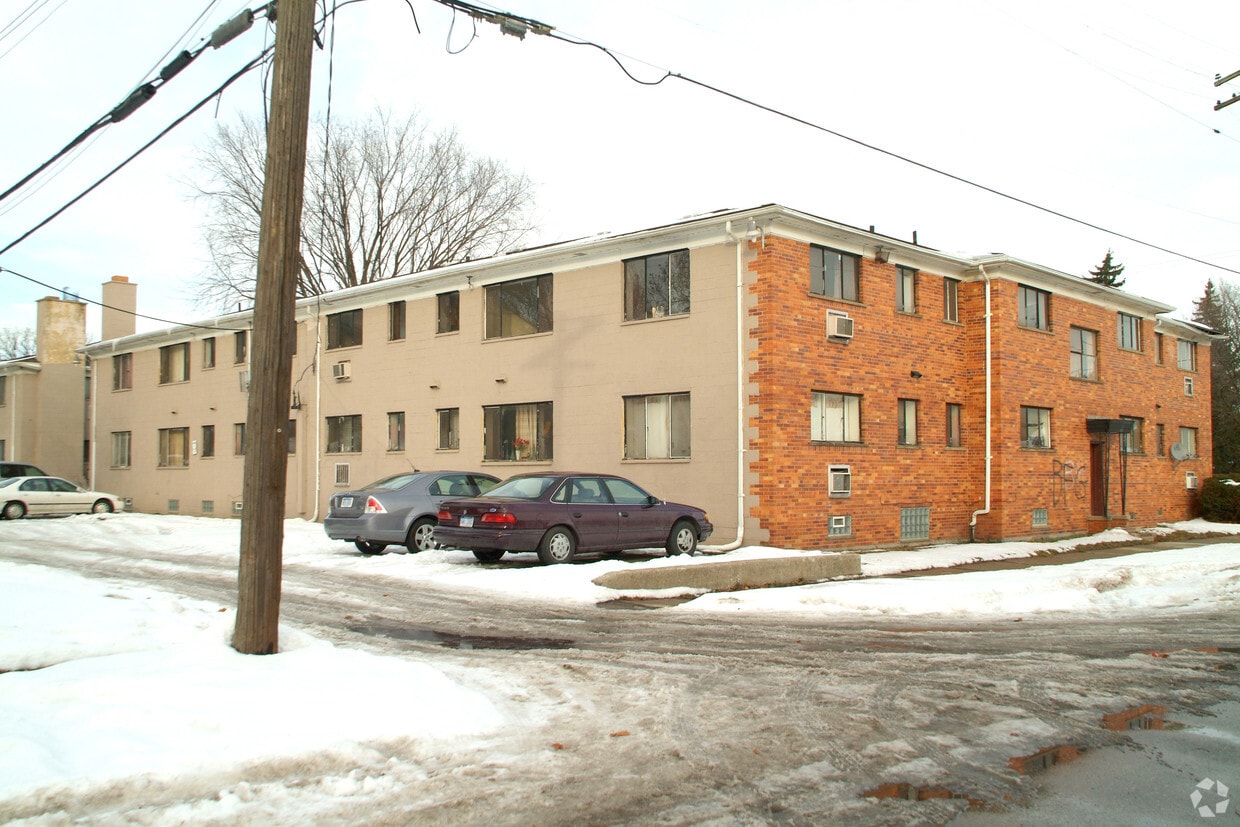 Schaefer Manor - Schaefer Manor Apartments