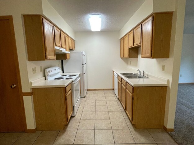 Building Photo - 321 Twin Oak Dr