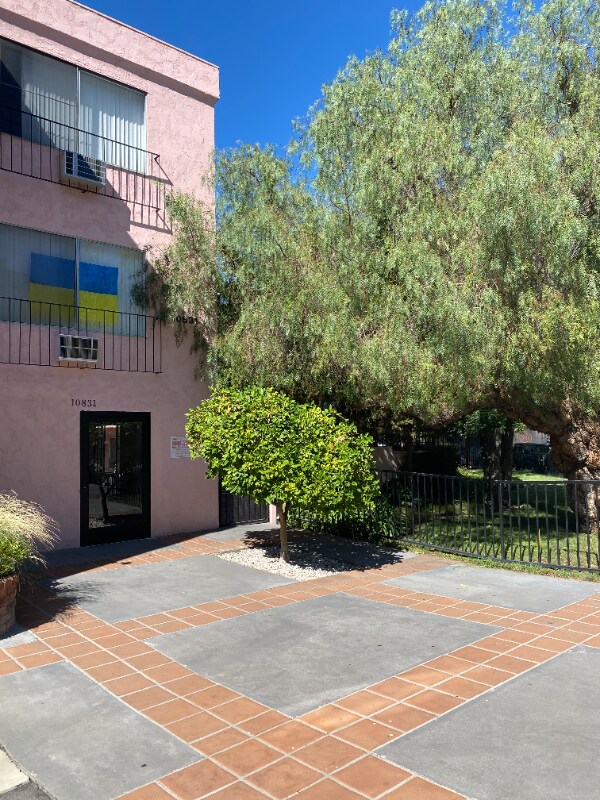 Foto principal - 10831 Fruitland Dr