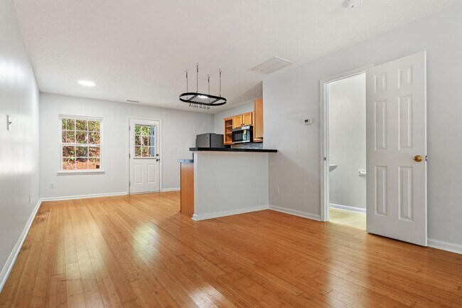 Building Photo - Newly Renovated 2 Bedroom Townhome! Great Location in Durham - Available Now!