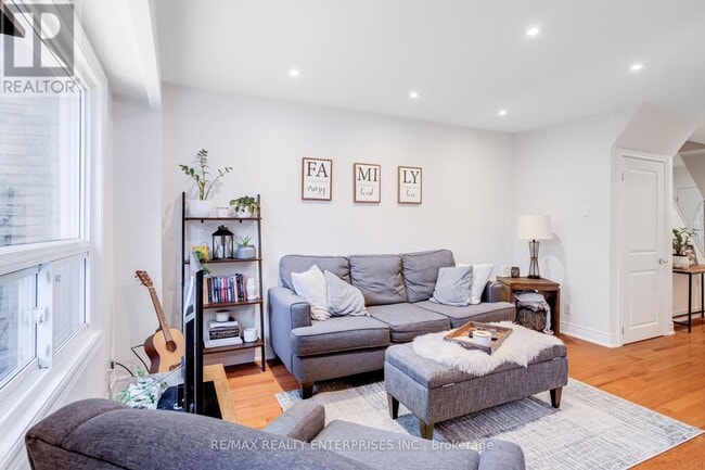 Building Photo - 2315 Bromsgrove Rd