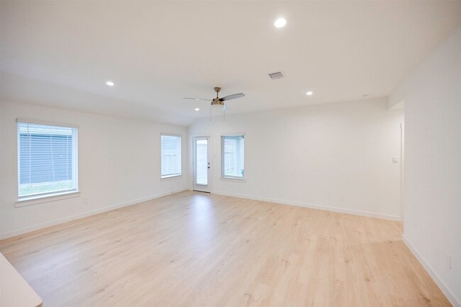 Foto del edificio - 31730 Hallington Hl Ln