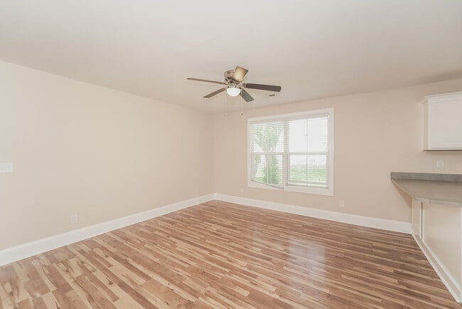 Building Photo - 205 Marion St