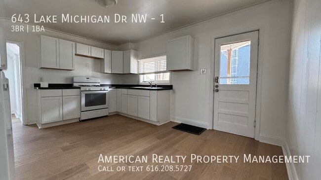 Building Photo - 643 Lake Michigan Dr NW